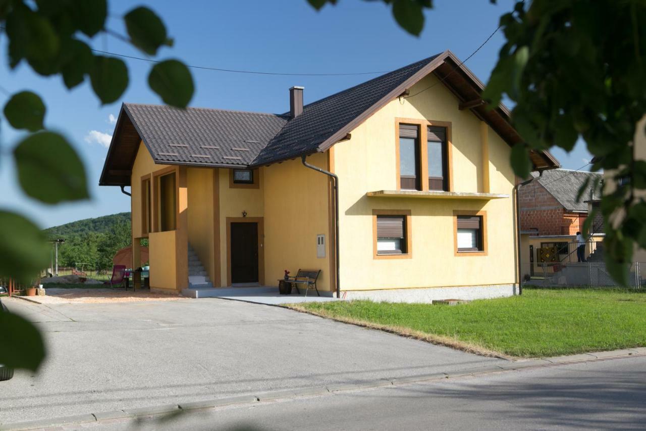 Apartman Lori Otočac Eksteriør bilde