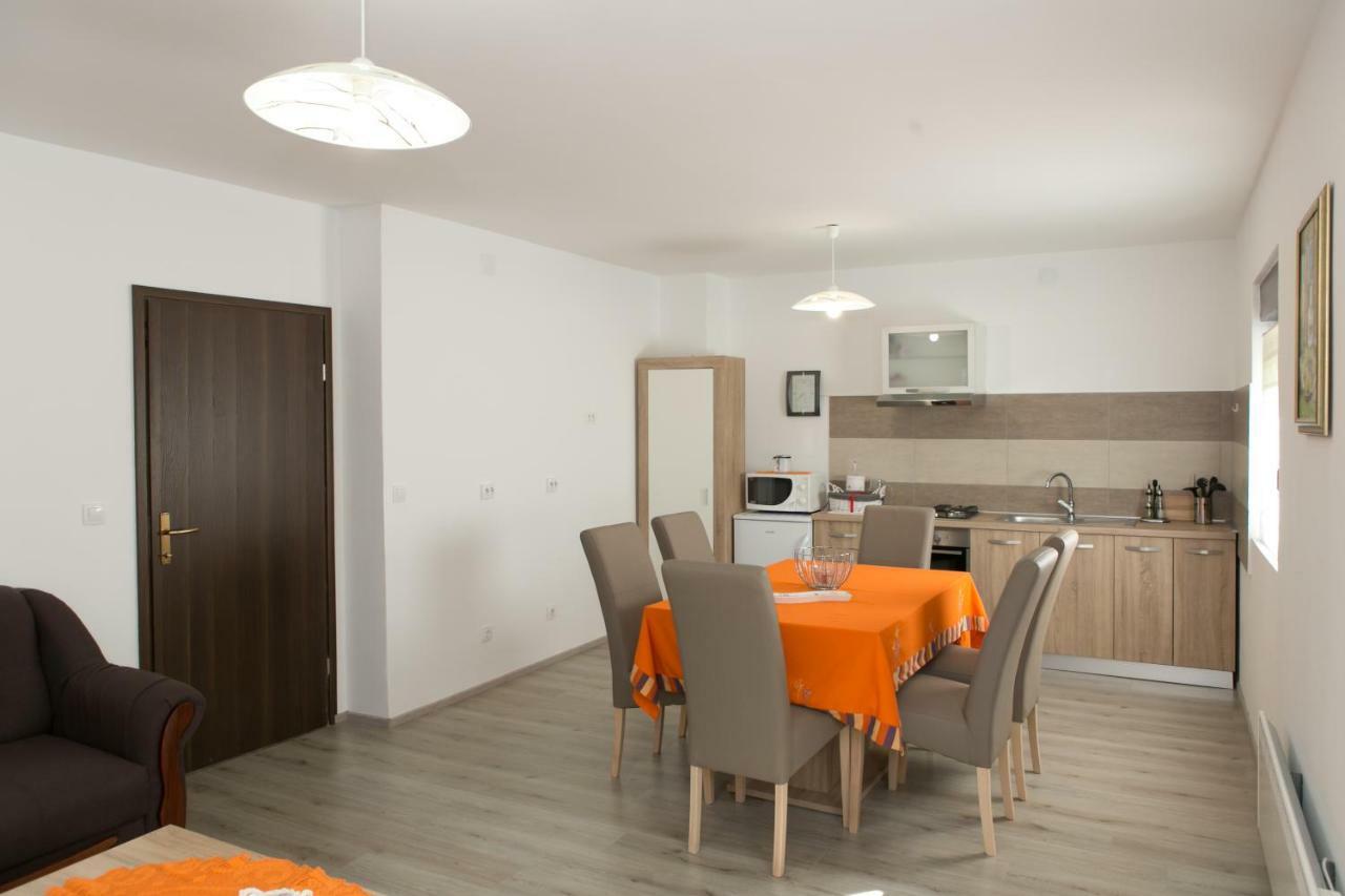 Apartman Lori Otočac Eksteriør bilde