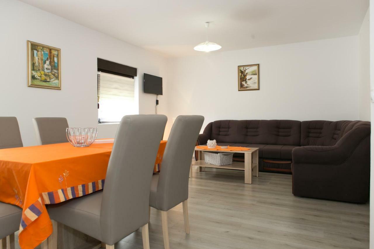 Apartman Lori Otočac Eksteriør bilde