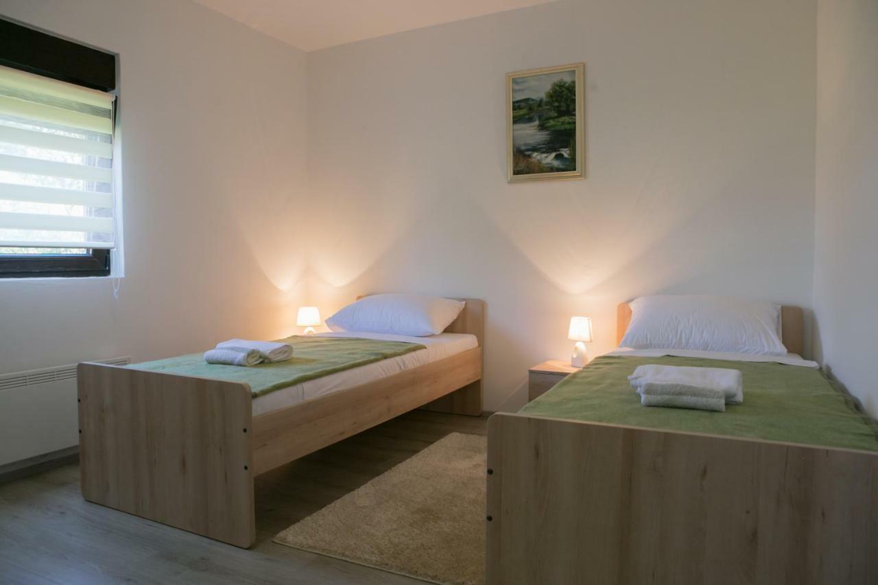 Apartman Lori Otočac Eksteriør bilde