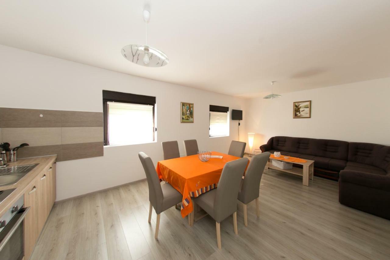 Apartman Lori Otočac Eksteriør bilde