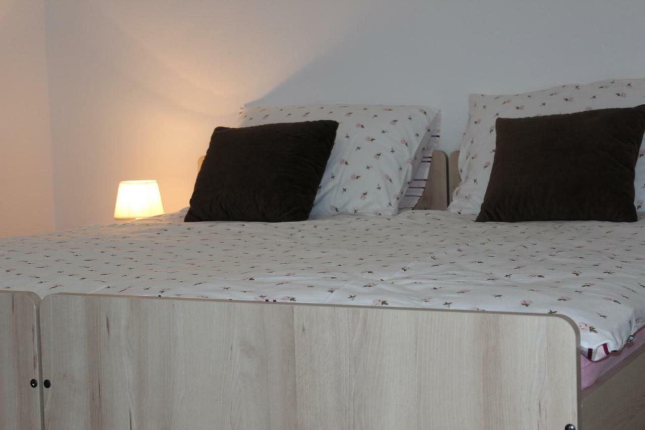 Apartman Lori Otočac Eksteriør bilde